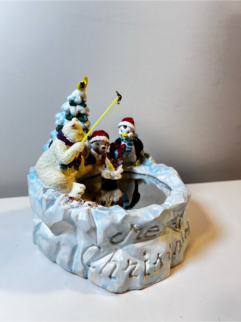 Winter Animal Friends Merry Christmas - Plays Joy To the World Music Box
